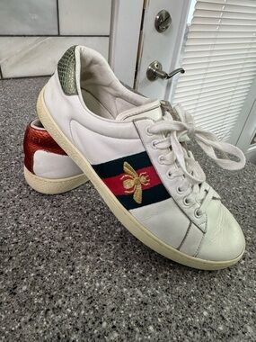 MENS Gucci White Leather Sneakers with Navy & Red Stripe and Gold Bee